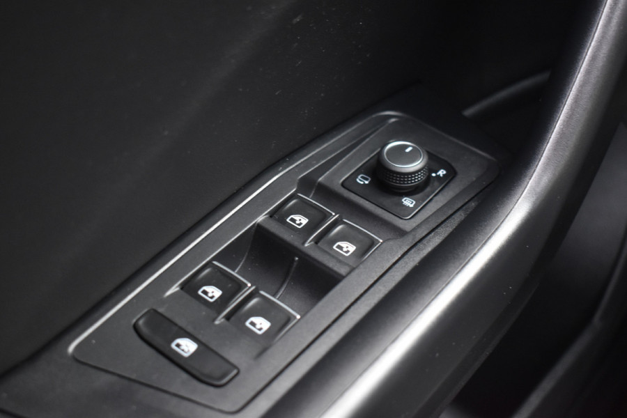 Volkswagen T-Roc R 2.0 TSI 300PK DSG 4MOTION R-SPORT BEATS/LEDER/TREKHAAK/PANORAMADAK