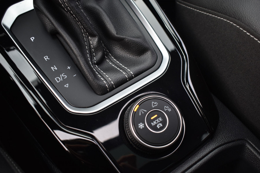 Volkswagen T-Roc R 2.0 TSI 300PK DSG 4MOTION R-SPORT BEATS/LEDER/TREKHAAK/PANORAMADAK