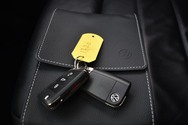 Volkswagen T-Roc R 2.0 TSI 300PK DSG 4MOTION R-SPORT BEATS/LEDER/TREKHAAK/PANORAMADAK