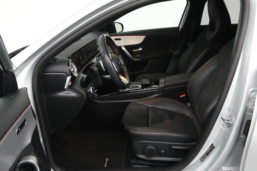 Mercedes-Benz A-Klasse 180 Business Solution AMG (SFEERVERLICHTING, STOELVERWARMING, ACHTERUITRIJCAMERA, NAVIGATIE, SENSOREN)