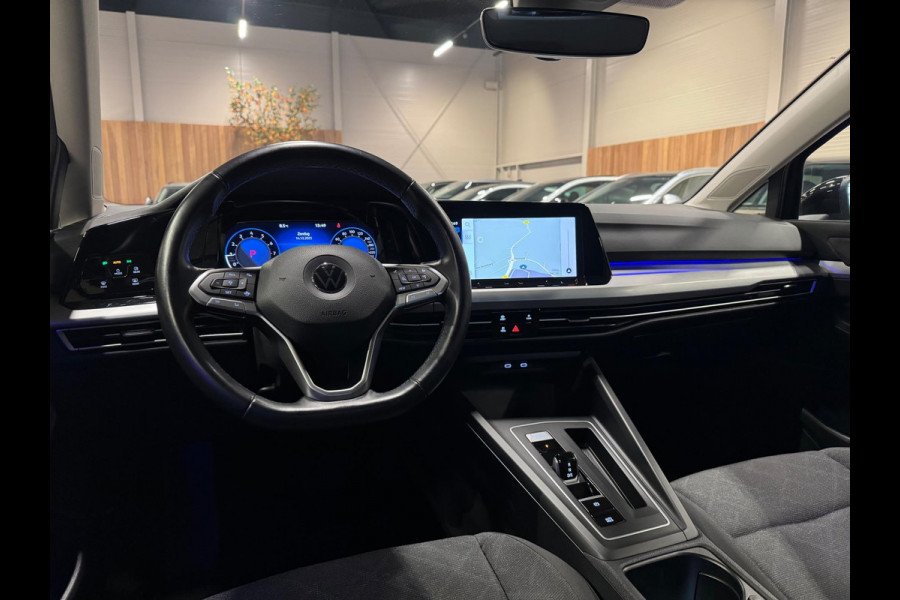 Volkswagen Golf 1.0 eTSI DSG Business, Apple Carplay, ACC, Navi, Ambiënte Light, Camera, PDC, Multistuur, Lane Assist, Prive Glas