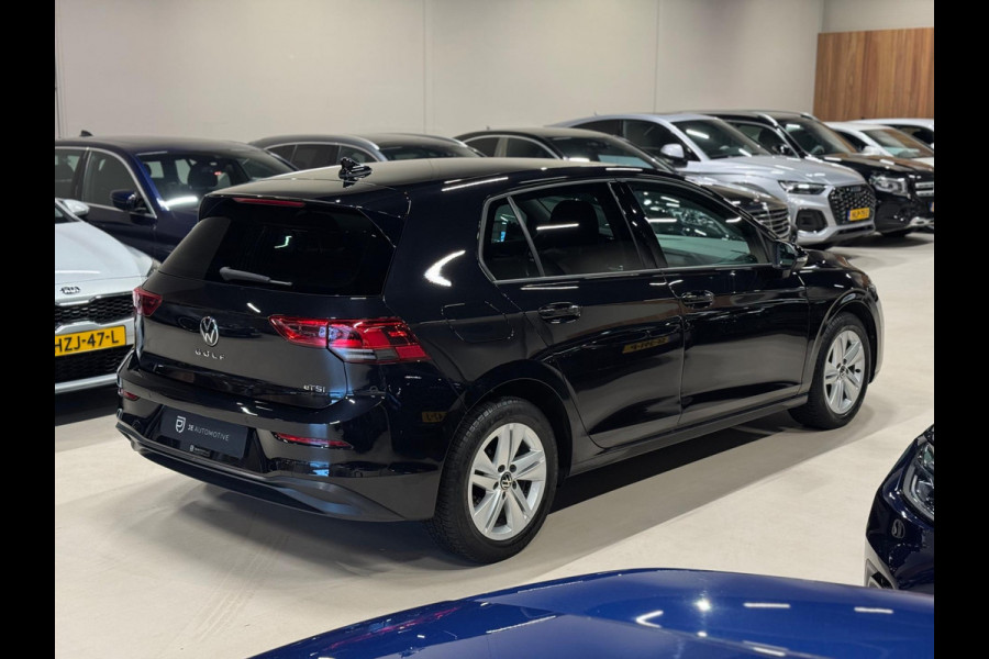 Volkswagen Golf 1.0 eTSI DSG Business, Apple Carplay, ACC, Navi, Ambiënte Light, Camera, PDC, Multistuur, Lane Assist, Prive Glas