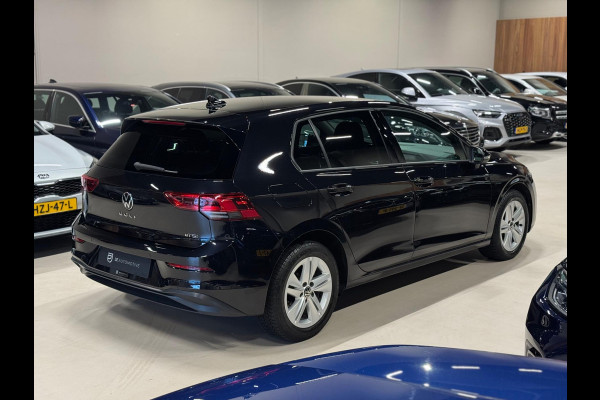 Volkswagen Golf 1.0 eTSI DSG Business, Apple Carplay, ACC, Navi, Ambiënte Light, Camera, PDC, Multistuur, Lane Assist, Prive Glas