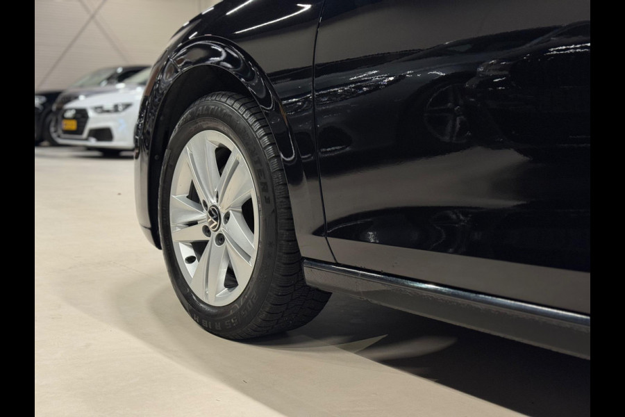 Volkswagen Golf 1.0 eTSI DSG Business, Apple Carplay, ACC, Navi, Ambiënte Light, Camera, PDC, Multistuur, Lane Assist, Prive Glas