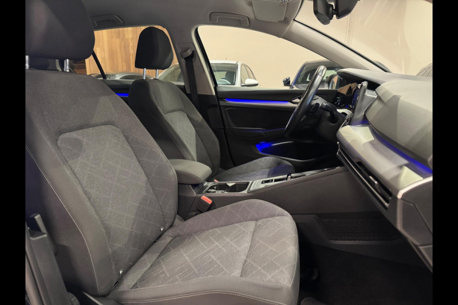 Volkswagen Golf 1.0 eTSI DSG Business, Apple Carplay, ACC, Navi, Ambiënte Light, Camera, PDC, Multistuur, Lane Assist, Prive Glas