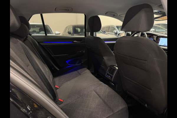 Volkswagen Golf 1.0 eTSI DSG Business, Apple Carplay, ACC, Navi, Ambiënte Light, Camera, PDC, Multistuur, Lane Assist, Prive Glas