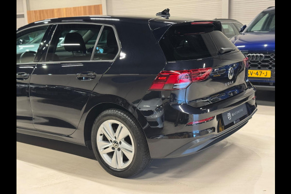 Volkswagen Golf 1.0 eTSI DSG Business, Apple Carplay, ACC, Navi, Ambiënte Light, Camera, PDC, Multistuur, Lane Assist, Prive Glas