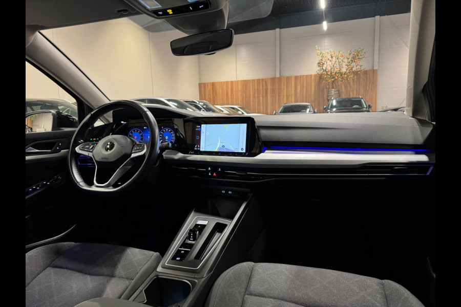Volkswagen Golf 1.0 eTSI DSG Business, Apple Carplay, ACC, Navi, Ambiënte Light, Camera, PDC, Multistuur, Lane Assist, Prive Glas