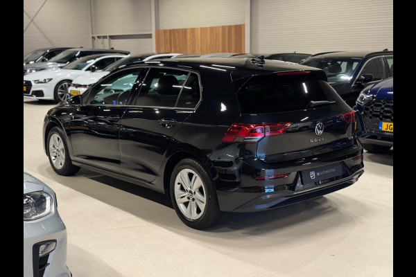 Volkswagen Golf 1.0 eTSI DSG Business, Apple Carplay, ACC, Navi, Ambiënte Light, Camera, PDC, Multistuur, Lane Assist, Prive Glas
