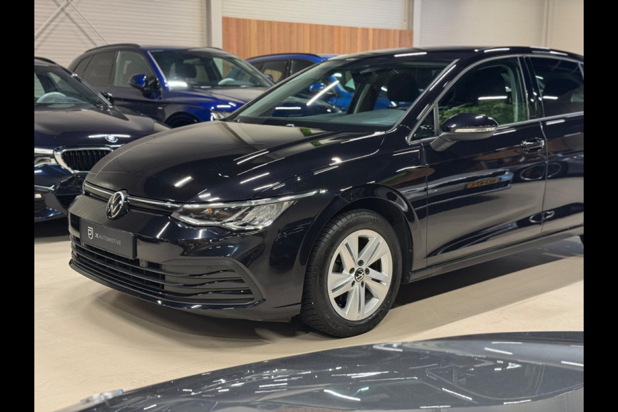Volkswagen Golf 1.0 eTSI DSG Business, Apple Carplay, ACC, Navi, Ambiënte Light, Camera, PDC, Multistuur, Lane Assist, Prive Glas