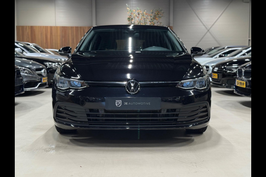 Volkswagen Golf 1.0 eTSI DSG Business, Apple Carplay, ACC, Navi, Ambiënte Light, Camera, PDC, Multistuur, Lane Assist, Prive Glas
