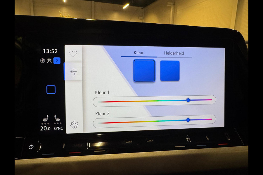 Volkswagen Golf 1.0 eTSI DSG Business, Apple Carplay, ACC, Navi, Ambiënte Light, Camera, PDC, Multistuur, Lane Assist, Prive Glas