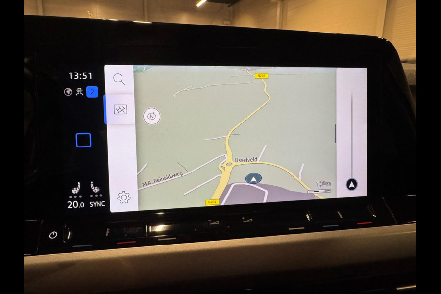 Volkswagen Golf 1.0 eTSI DSG Business, Apple Carplay, ACC, Navi, Ambiënte Light, Camera, PDC, Multistuur, Lane Assist, Prive Glas