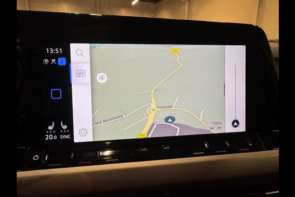 Volkswagen Golf 1.0 eTSI DSG Business, Apple Carplay, ACC, Navi, Ambiënte Light, Camera, PDC, Multistuur, Lane Assist, Prive Glas