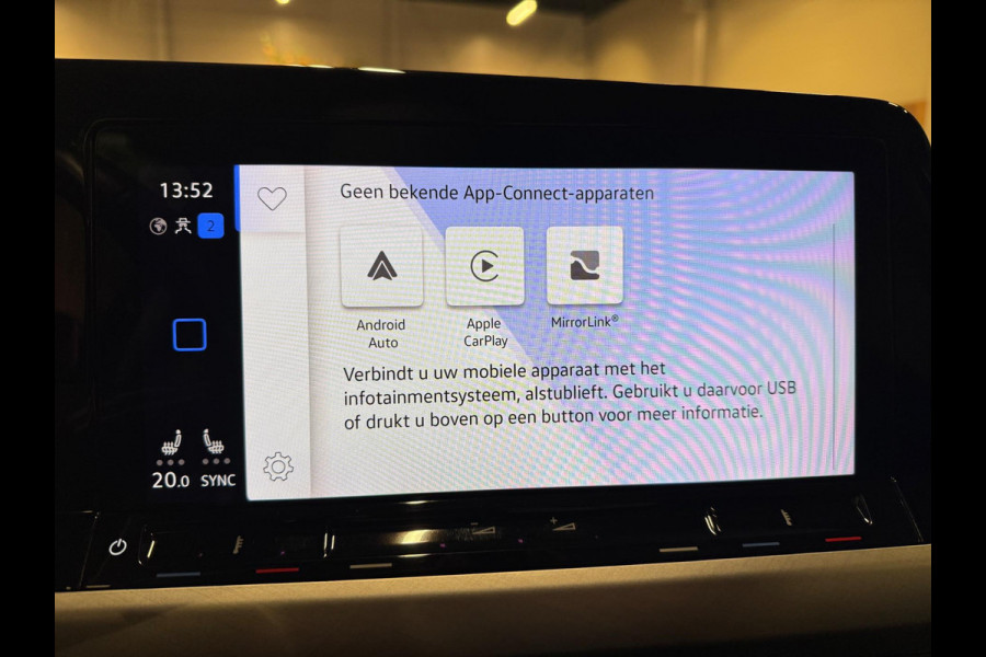 Volkswagen Golf 1.0 eTSI DSG Business, Apple Carplay, ACC, Navi, Ambiënte Light, Camera, PDC, Multistuur, Lane Assist, Prive Glas