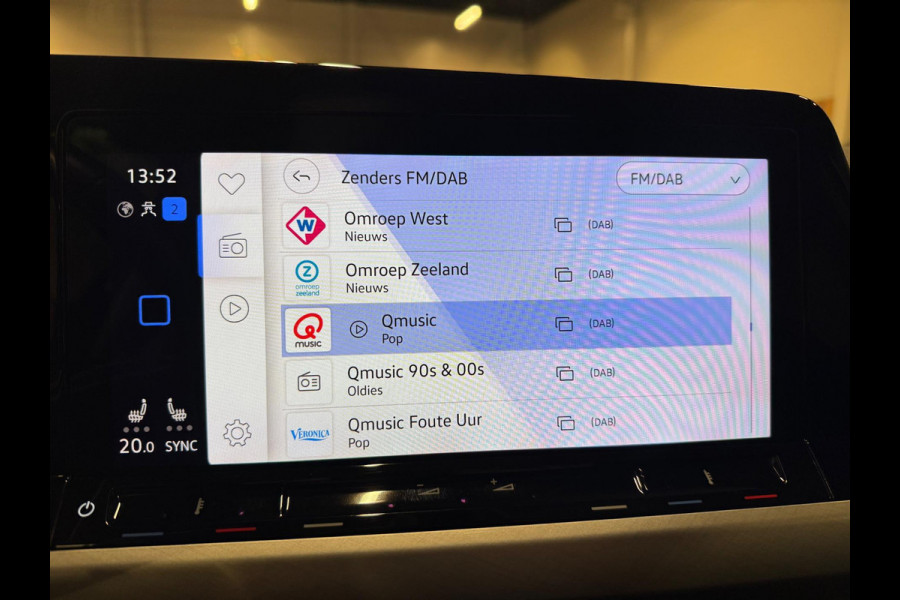 Volkswagen Golf 1.0 eTSI DSG Business, Apple Carplay, ACC, Navi, Ambiënte Light, Camera, PDC, Multistuur, Lane Assist, Prive Glas