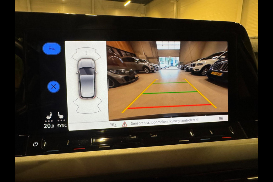 Volkswagen Golf 1.0 eTSI DSG Business, Apple Carplay, ACC, Navi, Ambiënte Light, Camera, PDC, Multistuur, Lane Assist, Prive Glas