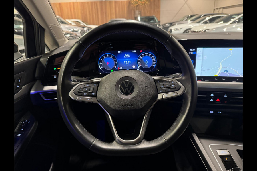 Volkswagen Golf 1.0 eTSI DSG Business, Apple Carplay, ACC, Navi, Ambiënte Light, Camera, PDC, Multistuur, Lane Assist, Prive Glas