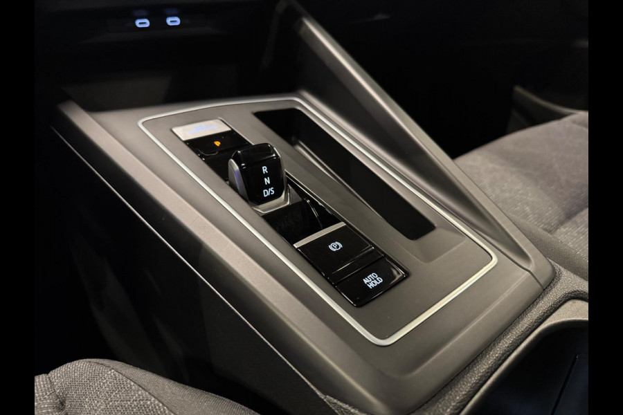 Volkswagen Golf 1.0 eTSI DSG Business, Apple Carplay, ACC, Navi, Ambiënte Light, Camera, PDC, Multistuur, Lane Assist, Prive Glas