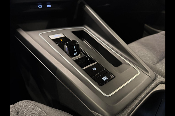 Volkswagen Golf 1.0 eTSI DSG Business, Apple Carplay, ACC, Navi, Ambiënte Light, Camera, PDC, Multistuur, Lane Assist, Prive Glas