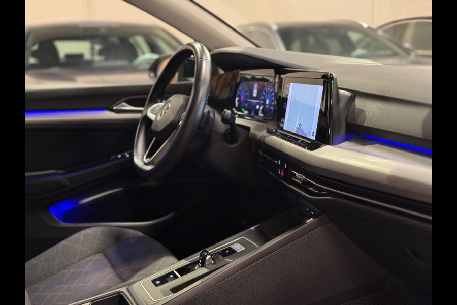 Volkswagen Golf 1.0 eTSI DSG Business, Apple Carplay, ACC, Navi, Ambiënte Light, Camera, PDC, Multistuur, Lane Assist, Prive Glas