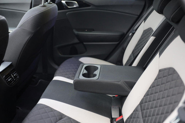 Kia ProCeed 1.4 T-GDI GT-Line / Aut / Navi / Open Panoramadak / JBL / Camera / Dode Hoek / Lane Assist / Led / Pdc / Allu Velgen