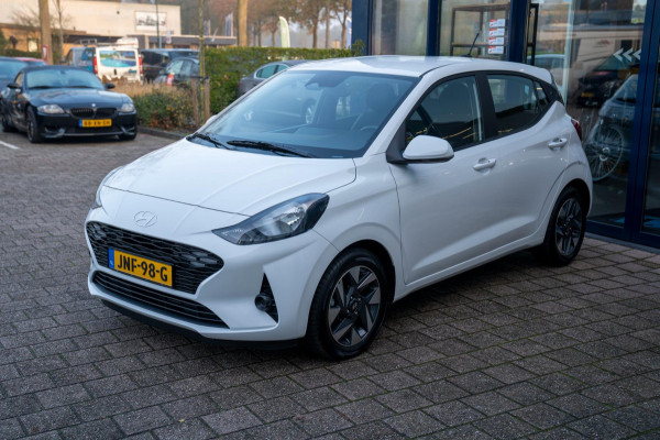 Hyundai i10 1.0 Trend 5-zits|Prijs rijklaar incl. 12 mnd garantie|Carplay stoel en stuurverwarming camera DAB parkeersensor achter