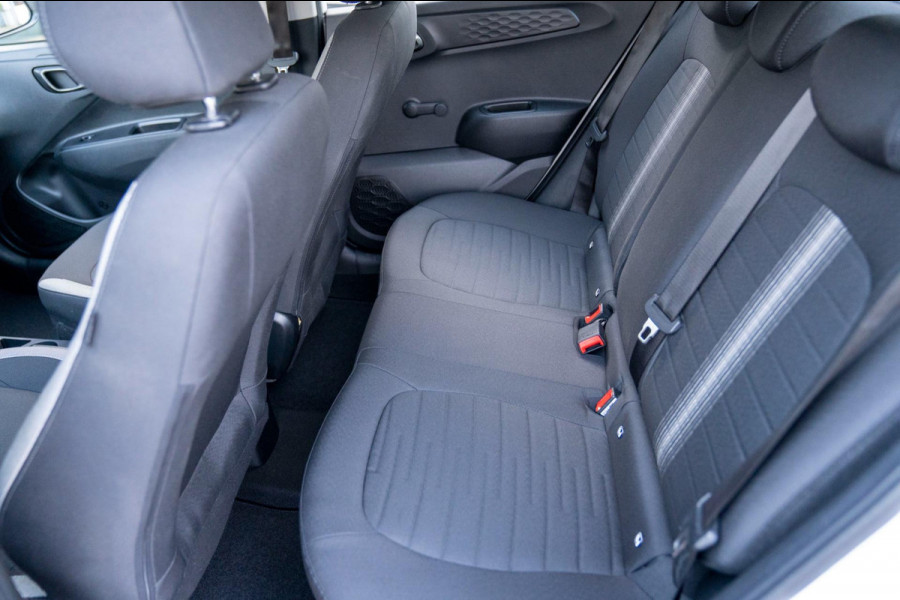 Hyundai i10 1.0 Trend 5-zits|Prijs rijklaar incl. 12 mnd garantie|Carplay stoel en stuurverwarming camera DAB parkeersensor achter