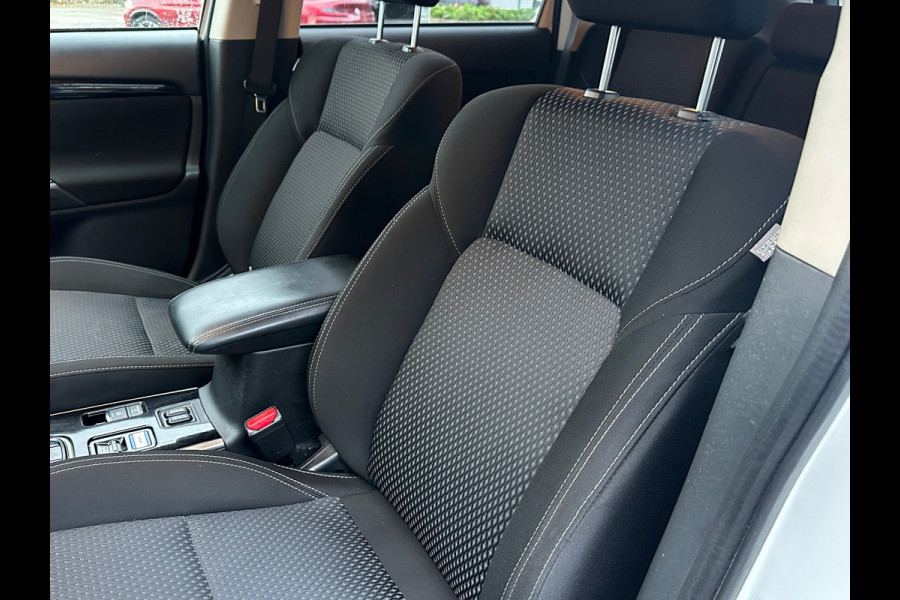 Mitsubishi Outlander 2.4 PHEV Pure Camera|Navi