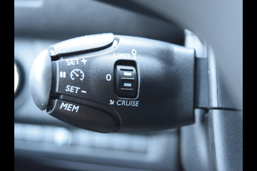 Peugeot e-Expert L3 75 kWh | Techno NAV Pakket | verwarmde stoel/bank | Comfort tussenschot | tot 8 jaar garantie |