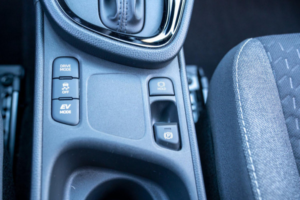 Toyota Yaris Cross 1.5 Hybrid 115 Active|Prijs rijklaar incl 12 mnd garantie| Clima 17"Lmv Led Stoelverwarming