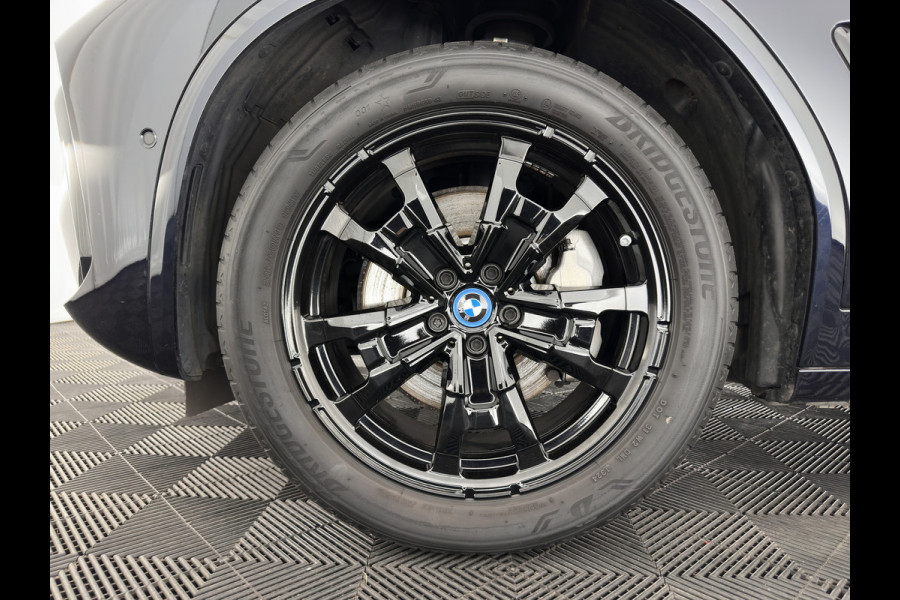 BMW iX3 Executive 80 kWh M-Sportpack [ 3-Fase ] (INCL-BTW) Aut. *PANO | FULL-LEATHER | ADAPTIVE-CRUISE | FULL-LED | BLIND-SPOT | DIGI-COCKPIT | HEATED-COMFORTSEATS | CAMERA | DAB+ | NAVI-FULLMAP | 19''ALU*