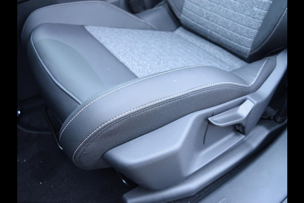 Peugeot 3008 1.6 plug-in Hybrid 195 Allure 195PK | NAVI | PARKEERSENSOREN MET CAMERA |