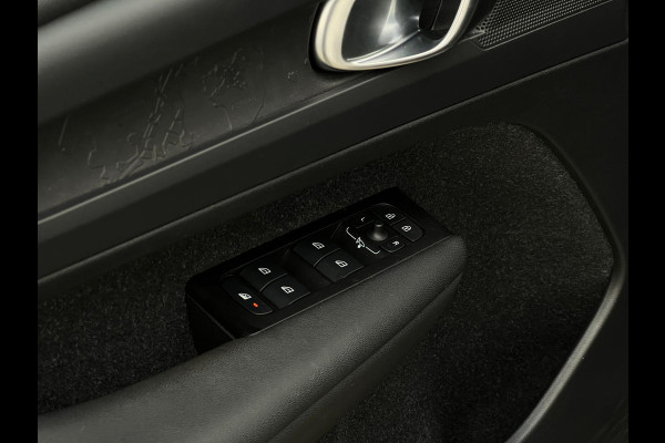 Volvo XC40 1.5 T2 Momentum Core NL AUTO | DEALER ONDERH | WEGKLAPBARE TREKHAAK | CAMERA | CARPLAY |