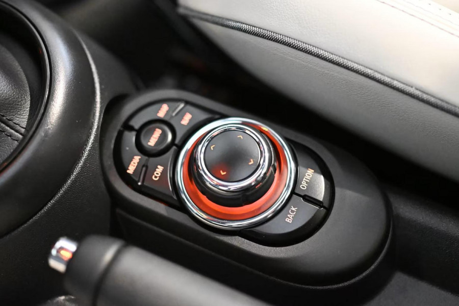 MINI Cooper 1.5 Yours 5-DRS ** LED, VIRTUAL, CHESTER LEDER, PANORAMA, CAMERA, HuD, 17-inch LMV ** 1e Eig - MINI ONDERH. ** ** INFORMEER OOK NAAR ONZE AANTREKKELIJKE FINANCIAL-LEASE TARIEVEN **