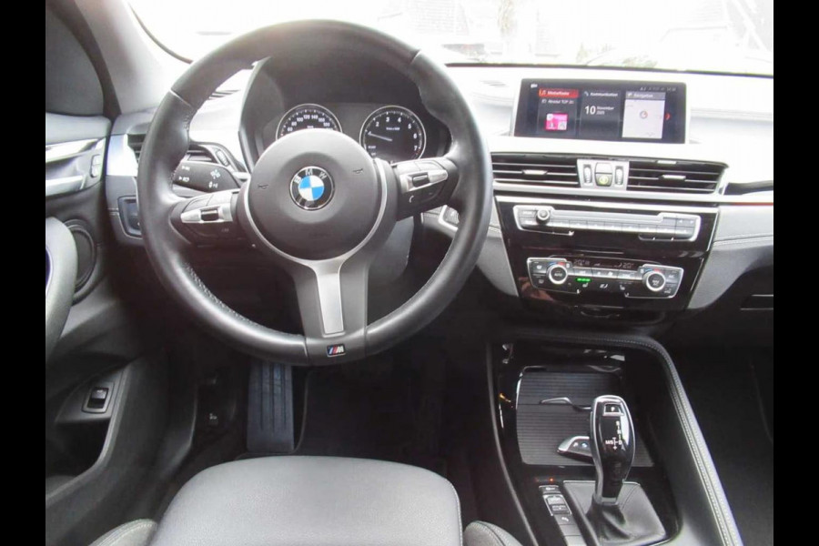 BMW X1 sDrive18i SPORTLINE ** LED, NAVI+, HALF-LEDER, TREKH, PRIVACY, ELECTR. A-KLEP ** 1e EIG - UNFALLFREI - 47 dkm (!) ** ** INFORMEER OOK NAAR ONZE AANTREKKELIJKE FINANCIAL-LEASE TARIEVEN **