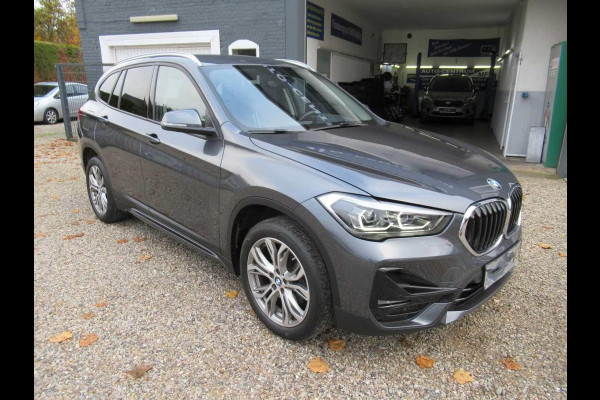 BMW X1 sDrive18i SPORTLINE ** LED, NAVI+, HALF-LEDER, TREKH, PRIVACY, ELECTR. A-KLEP ** 1e EIG - UNFALLFREI - 47 dkm (!) ** ** INFORMEER OOK NAAR ONZE AANTREKKELIJKE FINANCIAL-LEASE TARIEVEN **