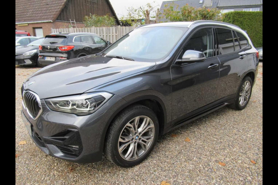 BMW X1 sDrive18i SPORTLINE ** LED, NAVI+, HALF-LEDER, TREKH, PRIVACY, ELECTR. A-KLEP ** 1e EIG - UNFALLFREI - 47 dkm (!) ** ** INFORMEER OOK NAAR ONZE AANTREKKELIJKE FINANCIAL-LEASE TARIEVEN **