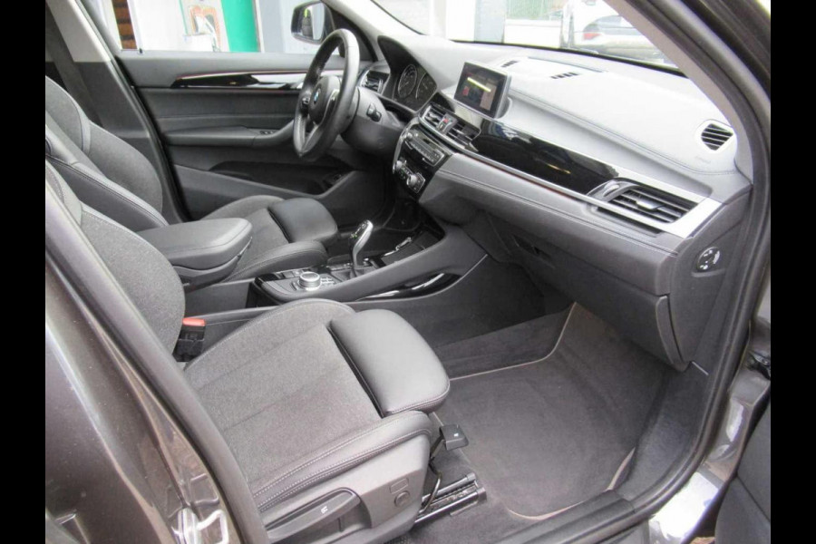 BMW X1 sDrive18i SPORTLINE ** LED, NAVI+, HALF-LEDER, TREKH, PRIVACY, ELECTR. A-KLEP ** 1e EIG - UNFALLFREI - 47 dkm (!) ** ** INFORMEER OOK NAAR ONZE AANTREKKELIJKE FINANCIAL-LEASE TARIEVEN **