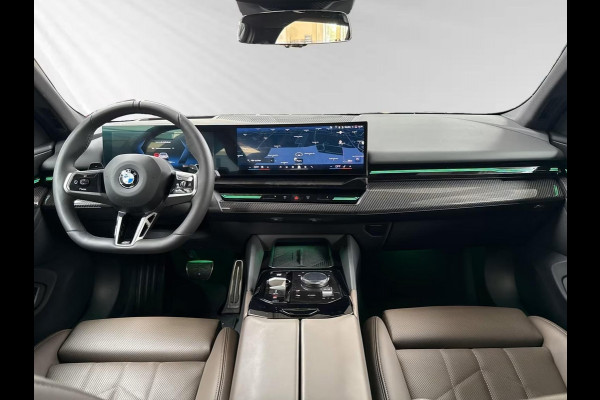 BMW 5 Serie Touring 520iA M-SPORT ** ADAPT. LED, LEDER, PANORAMA, TREKH, H&K SOUND, DR. ASS+ ** 1e EIG - UNFALLFREI ** ** INFORMEER OOK NAAR ONZE AANTREKKELIJKE FINANCIAL-LEASE TARIEVEN **