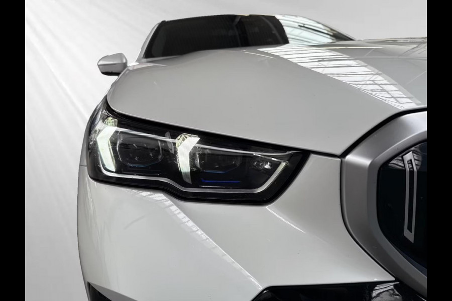 BMW 5 Serie Touring 520iA M-SPORT ** ADAPT. LED, LEDER, PANORAMA, TREKH, H&K SOUND, DR. ASS+ ** 1e EIG - UNFALLFREI ** ** INFORMEER OOK NAAR ONZE AANTREKKELIJKE FINANCIAL-LEASE TARIEVEN **