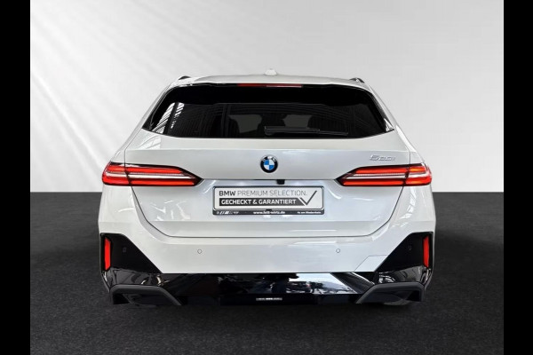 BMW 5 Serie Touring 520iA M-SPORT ** ADAPT. LED, LEDER, PANORAMA, TREKH, H&K SOUND, DR. ASS+ ** 1e EIG - UNFALLFREI ** ** INFORMEER OOK NAAR ONZE AANTREKKELIJKE FINANCIAL-LEASE TARIEVEN **