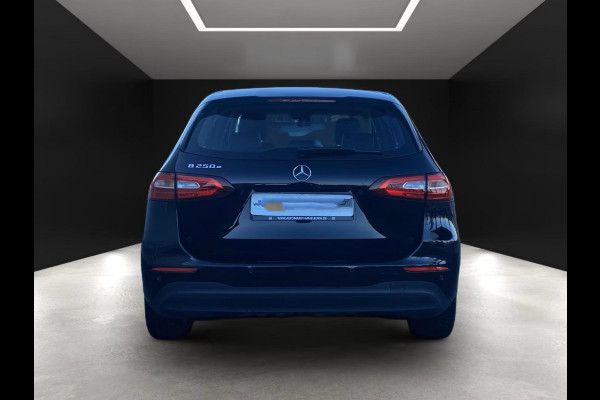 Mercedes-Benz B-Klasse 250e Business ** APPLE/ANDROID - NAVI - HALF-LEDER - SPOORASS - CRUISE ** 1e EIG - UNFALLFREI ** ** INFORMEER OOK NAAR ONZE AANTREKKELIJKE FINANCIAL-LEASE TARIEVEN **