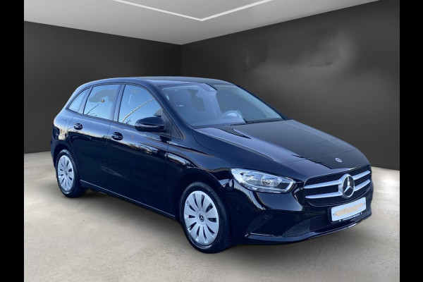 Mercedes-Benz B-Klasse 250e Business ** APPLE/ANDROID - NAVI - HALF-LEDER - SPOORASS - CRUISE ** 1e EIG - UNFALLFREI ** ** INFORMEER OOK NAAR ONZE AANTREKKELIJKE FINANCIAL-LEASE TARIEVEN **