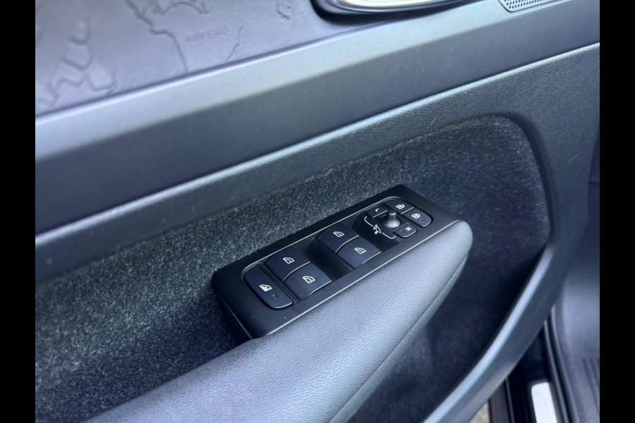 Volvo XC40 1.5 T4 Recharge R-Design Expression NL AUTO | CAMERA | PANO | 5x voorraad