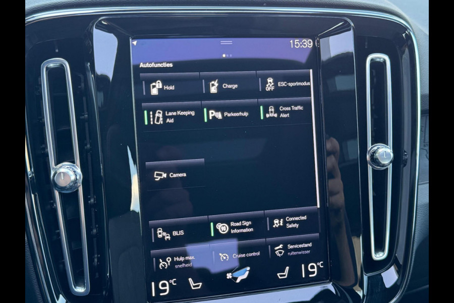 Volvo XC40 1.5 T4 Recharge R-Design Expression NL AUTO | CAMERA | PANO | 5x voorraad