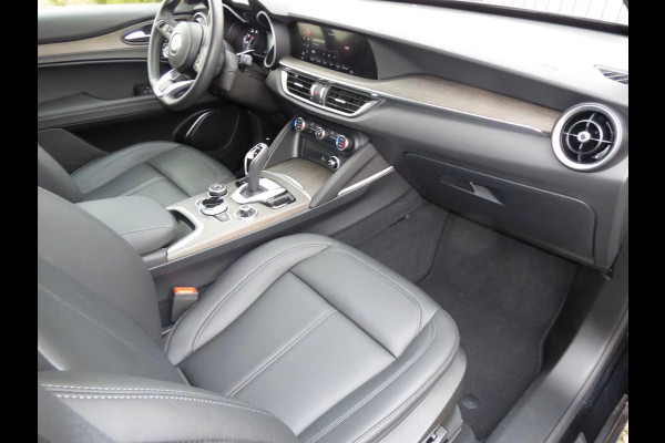 Alfa Romeo Stelvio 2.0T Q4 Ti (206kW/280pk) ** Bi-XENON/LED, NAVI+, LEDER, ACC, 19-inch LMV, MEM ** 1e EIG - 16.700 km - UNFALLFREI ** ** INFORMEER OOK NAAR ONZE AANTREKKELIJKE FINANCIAL-LEASE TARIEVEN **