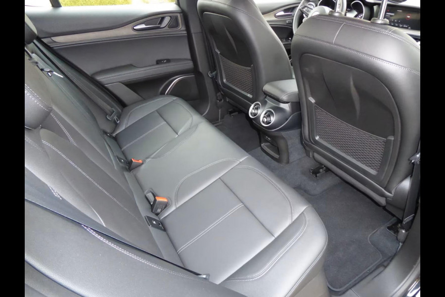 Alfa Romeo Stelvio 2.0T Q4 Ti (206kW/280pk) ** Bi-XENON/LED, NAVI+, LEDER, ACC, 19-inch LMV, MEM ** 1e EIG - 16.700 km - UNFALLFREI ** ** INFORMEER OOK NAAR ONZE AANTREKKELIJKE FINANCIAL-LEASE TARIEVEN **