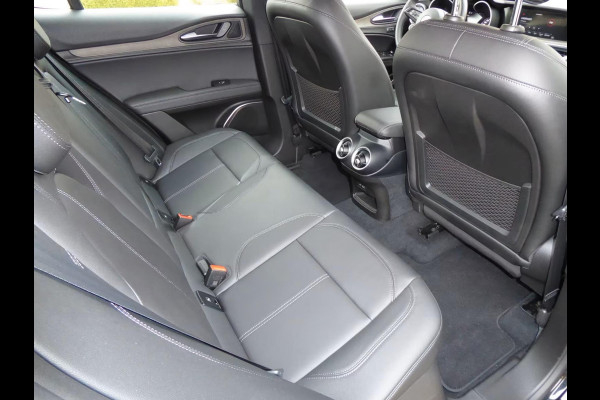 Alfa Romeo Stelvio 2.0T Q4 Ti (206kW/280pk) ** Bi-XENON/LED, NAVI+, LEDER, ACC, 19-inch LMV, MEM ** 1e EIG - 16.700 km - UNFALLFREI ** ** INFORMEER OOK NAAR ONZE AANTREKKELIJKE FINANCIAL-LEASE TARIEVEN **