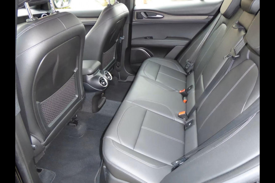 Alfa Romeo Stelvio 2.0T Q4 Ti (206kW/280pk) ** Bi-XENON/LED, NAVI+, LEDER, ACC, 19-inch LMV, MEM ** 1e EIG - 16.700 km - UNFALLFREI ** ** INFORMEER OOK NAAR ONZE AANTREKKELIJKE FINANCIAL-LEASE TARIEVEN **